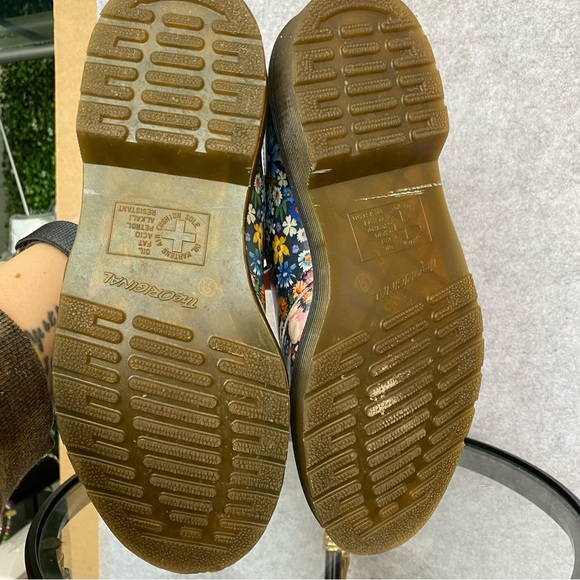 D23 Dr Martens Wanderlust Oxford 9 - Picture 9 of 16